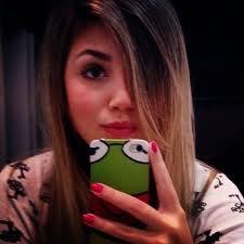 A Priiincesinha aqui não Nasceeu
 Para ficar preza no casteelo, Maaiss Sim para
 Enfrentar A realidade Com a Cabeça Eguiida ~ ♥
Me segue amore!