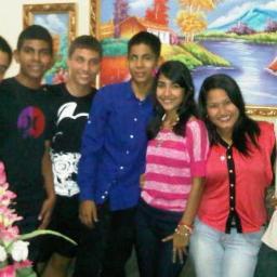 Jugar Futbol es lo mio xD, Estudiar bno Digo yo Q Studio XP, Tripear Cn Los Pnas..