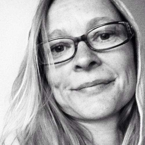 Kvinde
Mor til 3
Sort humor
Twitter om god røv! ;)