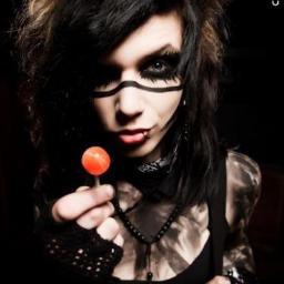 darkvampiremin's profile picture. ive been gone....to hell and stayed