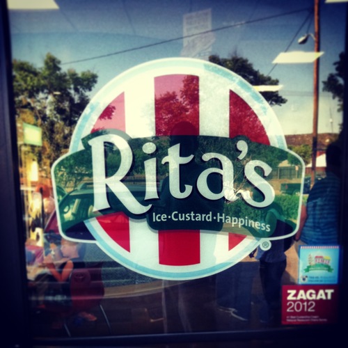 Our goal is to provide our guests with a great experience and have them leave with a smile. Join us for great times and great desserts. Ice*Custard*Happiness!