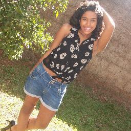 pradomaia's profile picture. sou uma pessoa que posso me conciderar feliz.