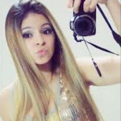 18 anos ,fotógrafa ,SP,RS,SC,Italia*---* 
Sou do tipo que sofre calada e ainda consegue sorrir.