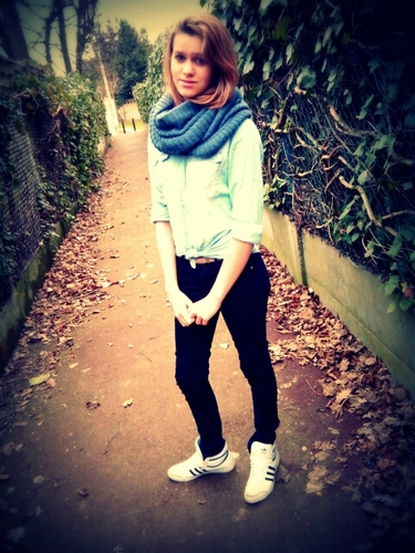 -Et Toi   -0ui toi    -Follow moi :) 
#TeamHeureuse  #TeamCelibataire