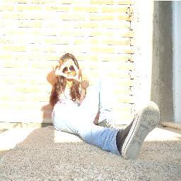 ♥ Hay personas por las que vale la pena cruzar un océano, hay otras por las que no vale la pena mojarse un dedo.♥