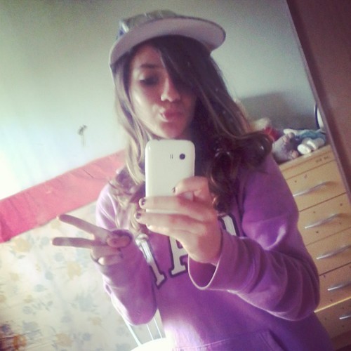 Eu sou legal.nao gosto de patricinha e amo rock...fim :-) nao gostou?idai a sua opniao eu jogo no lixo