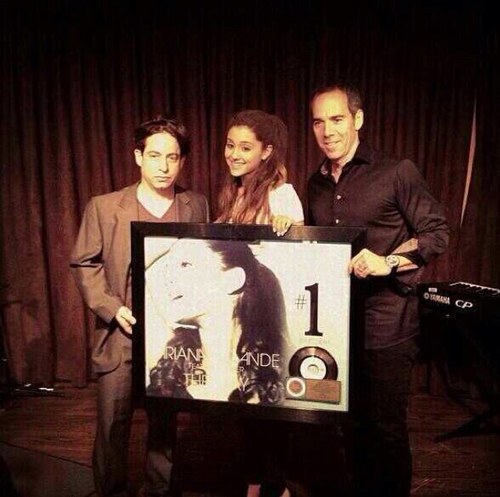 HeartArianax's profile picture. Bows, bows, bows on you. Chilling at toast, Ari's eatin macaroons. I dont know about me but Ari knows about you. So say hello to creepiana in 3,2 creep.♥