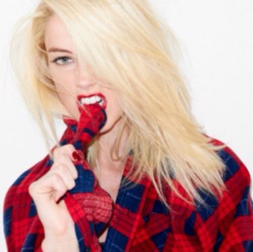 Yeah, my Daddy's six foot four. You ain't gonna be swingin with me at all. {RolePlay MV OC 21+} Author: @RP_FanGirl