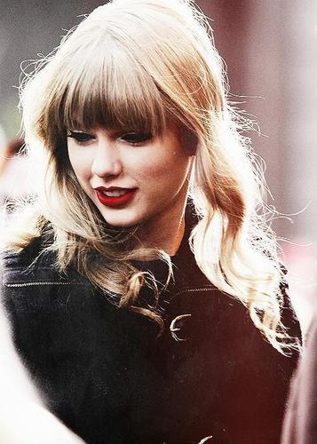I love you @taylorswift13 to the moon and back