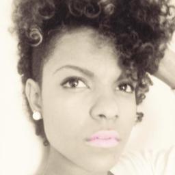 PaulinhaCosth's profile picture. 