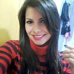 “E eu acho que amor é mais do que apenas segurar as mãos”
—	The Beatles.