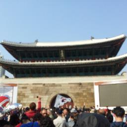 SINHANOK's profile picture. 캐나다 태생 영어 못하는 군대 다녀온 여의도 독거남 한옥이야기 환영해여