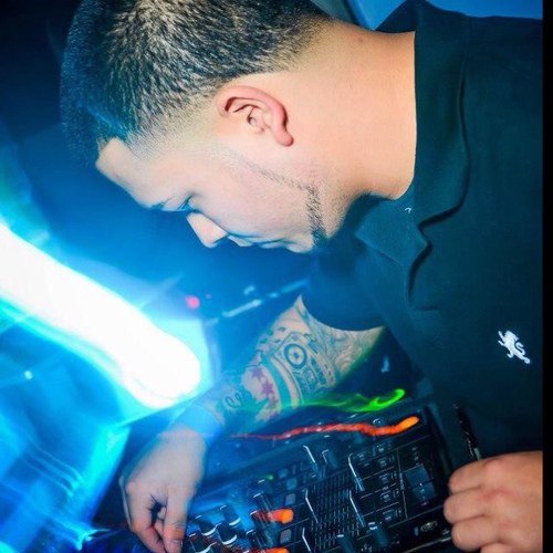 ForeverChicago. Ontourage Night Club Resident DJ Check out my mixes @ http://t.co/7mS3bFolR7 and my fan page @ http://t.co/9UTnoYCkRZ
