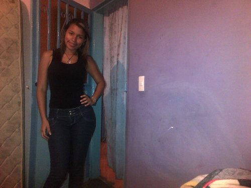 Soy una chama muy echadora de broma
me gusta reir muuchoo!
Asii que Si kieres Conocerme Siguemee Y Te Seguire xD