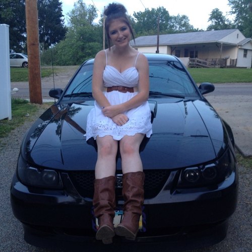 amberlboyd's profile picture. 19, loves racing , country music,and fishing im a  Home Health Aide, i like hanging out with freinds and likes doing about anything ;)