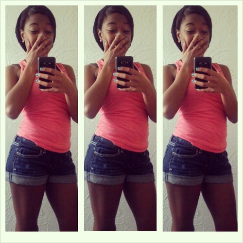 Sophomore | Smart | Beautiful | | Short | Dimpless♥| Follow Me , I follow Back (: