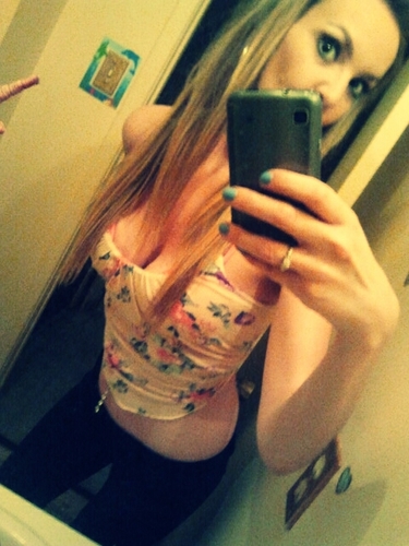 .   .   .   . chronic blazer of..trails. wifed up. creative lover. meow i smell like candy & i sparkle xo