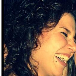 No dejes que nadie te diga como vivir tu vida, por algo ES TUYA!! nunca dejes que te quiten el placer de sonreir! :-D