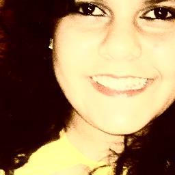 sou alegre, espontânea, loka divertida e amo viver!
não tenho mt pra falar de mim então é isso!