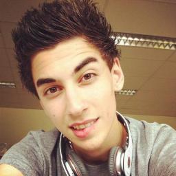 BKFOLLOW_7's profile picture. Je t'ai follow alors follow @_Fannouille sinon j'unfollow.