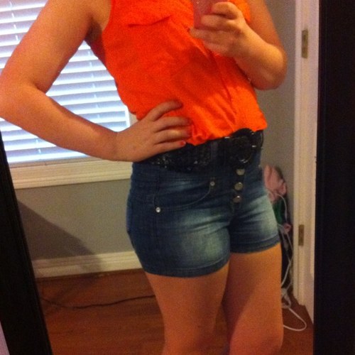 Freshman fittiee ✌*avi is mee*  I'm awkward but you can still follow me