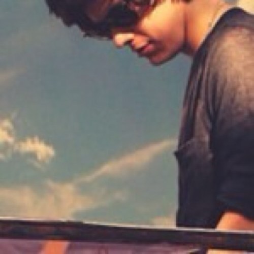 harry_carter91's profile picture. Harry Carter 21 play guitar