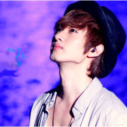、•ิ.•ั สวัสดีครับ ・ผมลีฮยอกแจ อัญมณีแห่งซูปเปอร์จูเนียร์ #TMfam (real@AllRiseSilver) start 130216♡