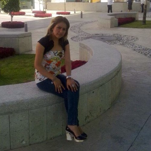 ReinaDeMedellin's profile picture. Alexandra castillo Colombiana nacionalizada Mexicana* Me gustan los Narco corridos y las armas** Aun no ah nacido la perra ke me haga temblar*