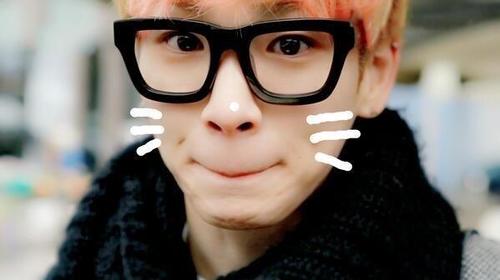 อันยองค้าบ~ผมคิบอมชายนี่ผมหล่อ(?)ผมไม่สวย(?)ㅋㅋㅋมาชวนผมคุยหน่อยนะครับ*ขยิบตา* ฝากตัวฝากใจด้วยนะครับ ❤รักSHINeeมากๆนะครับ❤|:18/04/56|#91line #DevilFam #ฟอลแบคบอท