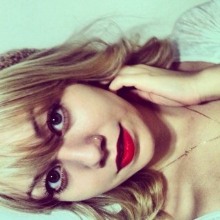 Beauty queen of only eighteen, she had some trouble with herself...
http://t.co/jmNRjFof