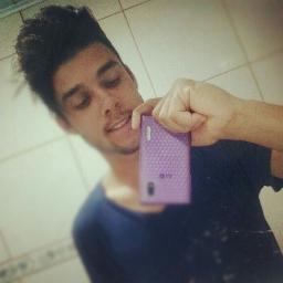 ''Não se importe com o que vão pensar de você, faça o que você quiser e procure apenas a sua felicidade.''