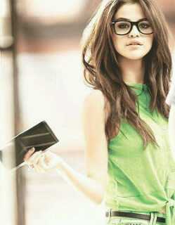 older_maddie's profile picture. hi I am Maddie I am 14 years old royal princess mother is ragina a fallen Angel   single/looking #sinfulstorybrooke #storybrooke #Quat