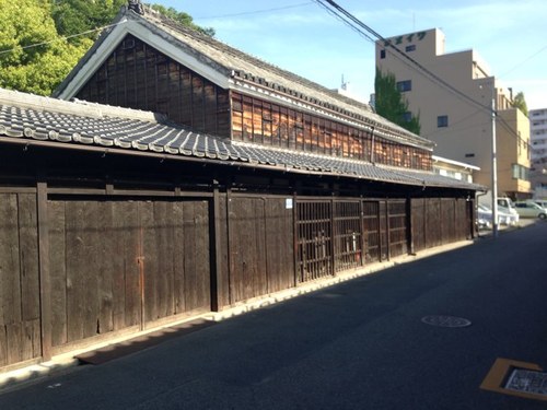 裏垢というか表垢もないよ。真面目も愚痴も全部自分。