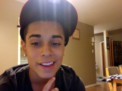 17 | single | model | Tumblr boy | L.A | if i was ur boyfriemd u will be so happy ❤️