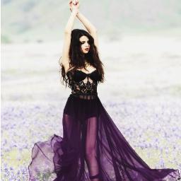 Doy FOLLOW BACK! 
Soy Selenator , Amo A Selena sadadsfad !Y Tambiien A One Direction , Amoo A Juss♥ Lo Qiero VIOLAR♥ Emm Soy Muy SELENATOR TE AMO SEL , =) :3.