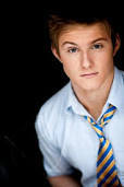 Hijo de oliver antrey y emilie scart /Hermano de meredith/ Mortifago y sexsy/Todos valemos algo , hay que encontrar ese algo #/