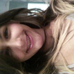 {...} - Eu não preciso te olhar, pra te ter em meu mundo, porque pra onde quer que eu vá, você está em tudo, tudo, tudo que eu
preciso.'Te vivo' LS  
  ♪
