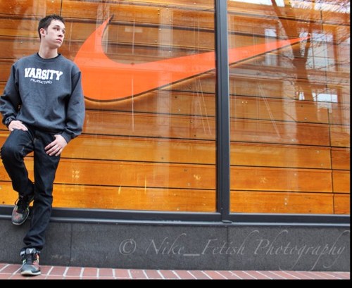 Logan/ 22/ sports & music/ I use twitter to post random thoughts, lyrics or whatever the fuck I want! Mention me for a followback #ESPN  #TeamLibra #ColeWorld