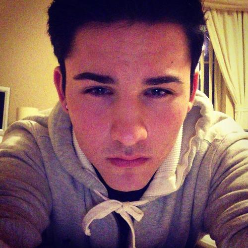 Hi am Oliver Mich but people call me Olly, i'm 17 from London, follow me on Instagram @OliverMich37
