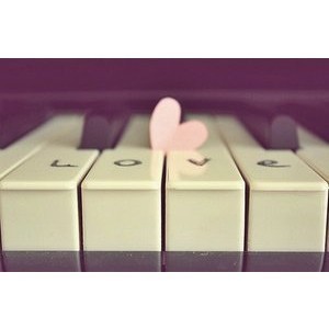 Please follow or ask for a retweet if  your in love or not!!!* you'll totally agree with me ...