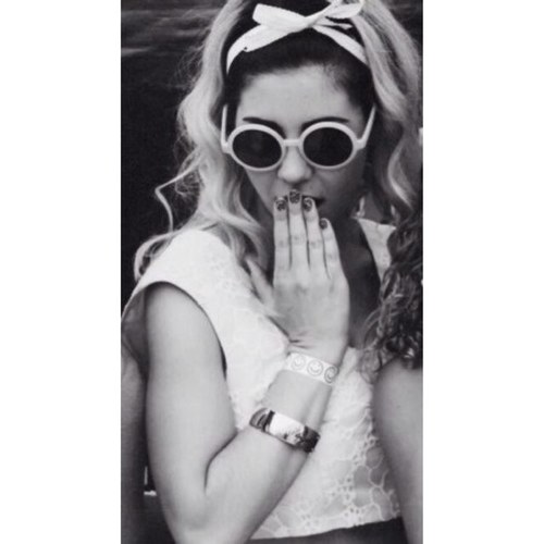 follow @californnarry bc she follows back