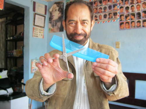 coiffeuradom's profile picture. Couper les cheveux des hommes et femmes et tout autre travail sur la beauté.