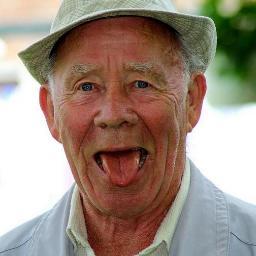 MOET IK HIER NU NEERZETTEN WELKE STANDJES IK NOG DOE MET OMA? Opa hier moet u wat over uw zelf vertellen.