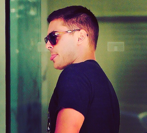 David_CollinsLA's profile picture. David Collins | 18 | Zac Efron | I'm on the basketball team, older brother to Lexi, friendly, close to the Mitchell's and Jonas', a bit random.