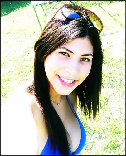 ..Sou uma pessoa de dentro pra fora. Minha beleza está na minha essência e no meu caráter. Estou aqui para viver, cair, aprender, levantar e seguir ;