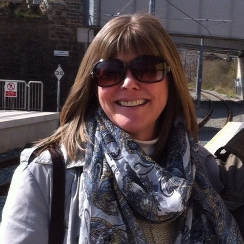 Busy working mum who loves watching netball!!