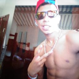 Os loucos como Eu vivem pouco,mas vivem do jeito que quer , pois nao importa se naum houver um amanha, me deram a vida e naum a eternidade..