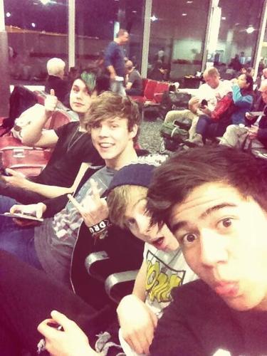 Carly_5SOS's profile picture. I Love certain bands called 5 Seconds Of Summer, One Direction And Union J ;) #notaboyband Janoskians