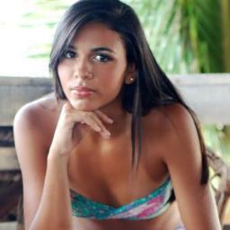 Ana Beatriz de Souza, 17 años, Solteira, viciada em açaí ..   & Nele .
Não levo a sério pessoas qe retuitam a si mesmas '77
