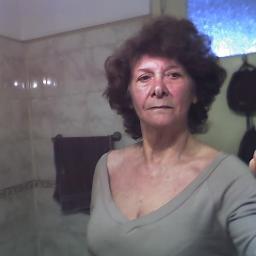Abogada,políticamente de centro,cultivo la virtud aristotélica,gusto debatir sin fanatismos,no impongo ni dejo me impongan,acepto opinión diferente,amo ser libr